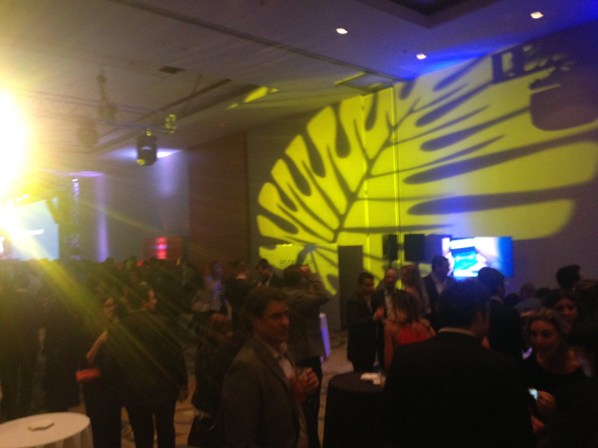 host_and_found's tweet photo. Nuestro Gran Salón del Sol a full con el gran evento de @papmendoza. #InterEventos https://t.co/BdgDlBdWBQ