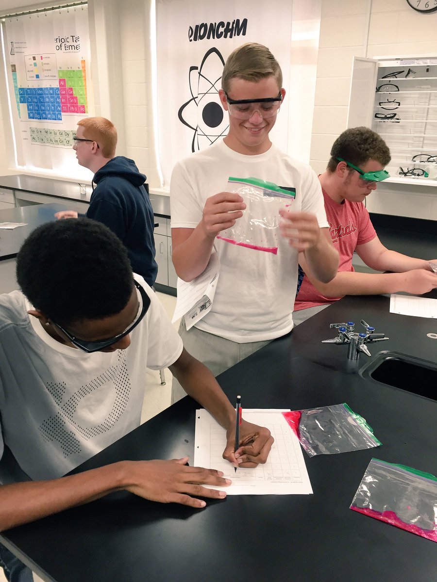 IsonChem's tweet photo. Observation &amp; Experiment Lab: 4th period https://t.co/YrVP7Ohm1e