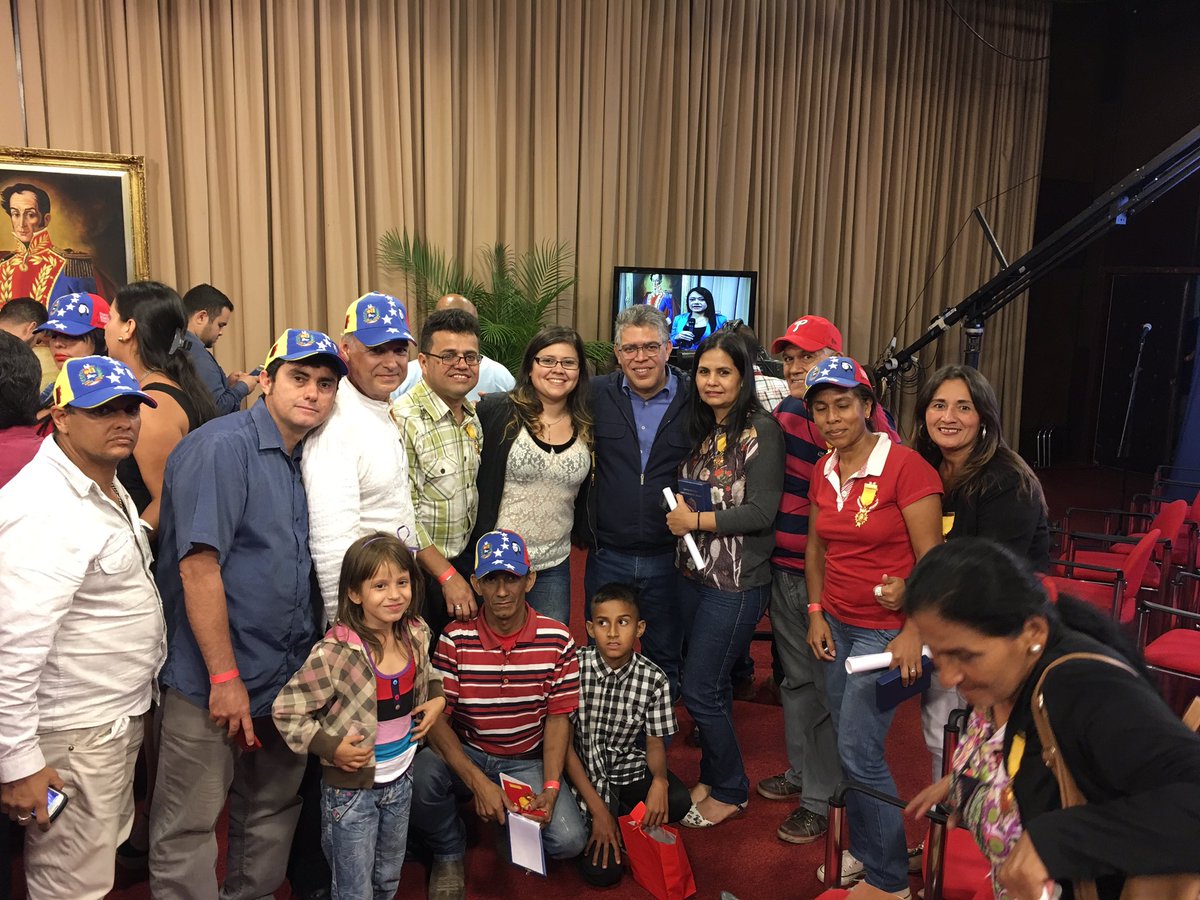 Vaya historia la que estamos haciendo.Hoy tuve el honor de conocer a los protagonistas de Palo Gordo.Ellos y ellas son pueblo sabio y libre!