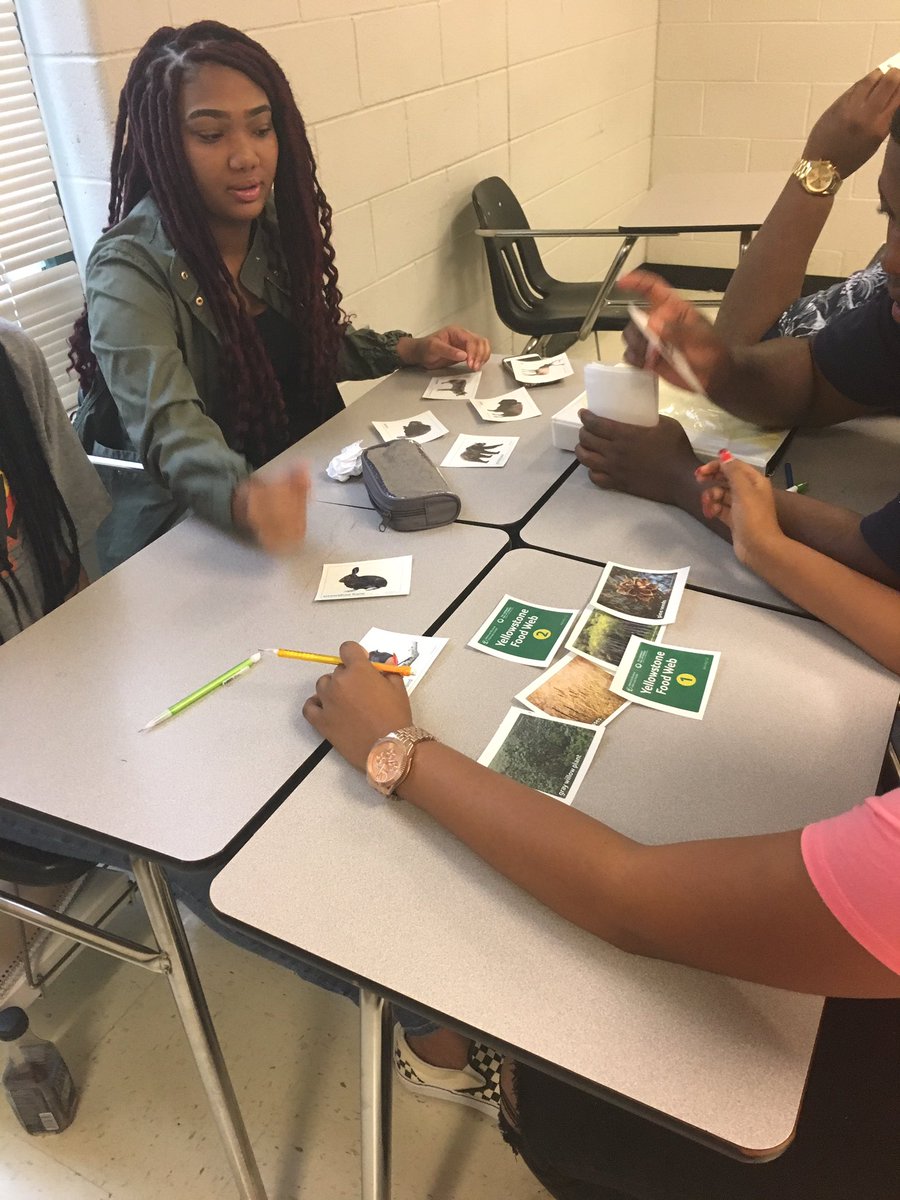 iZoneScienceSCS's tweet photo. iZone Science Advisor @mstolbertkbms engages @SouthwindHS biology students as they plan to explore ecosystems. @SCSK12Unified #iZoneScience https://t.co/755NluDhXT