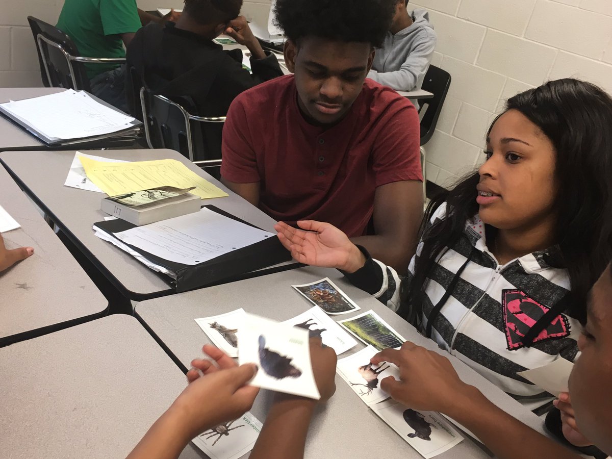 iZoneScienceSCS's tweet photo. iZone Science Advisor @mstolbertkbms engages @SouthwindHS biology students as they plan to explore ecosystems. @SCSK12Unified #iZoneScience https://t.co/755NluDhXT