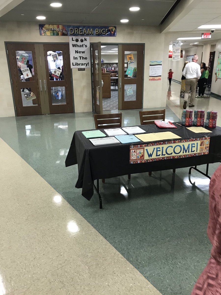 ABHRostek's tweet photo. What a great turnout for our Back to School Night! Such a positive start to a new school year! @RDGschools @jayv3rd https://t.co/th3w9QjrnV