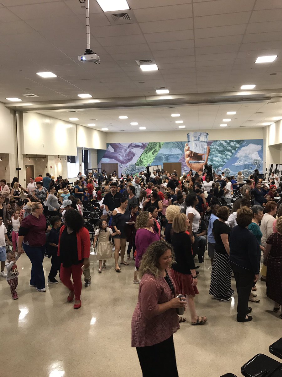 ABHRostek's tweet photo. What a great turnout for our Back to School Night! Such a positive start to a new school year! @RDGschools @jayv3rd https://t.co/th3w9QjrnV