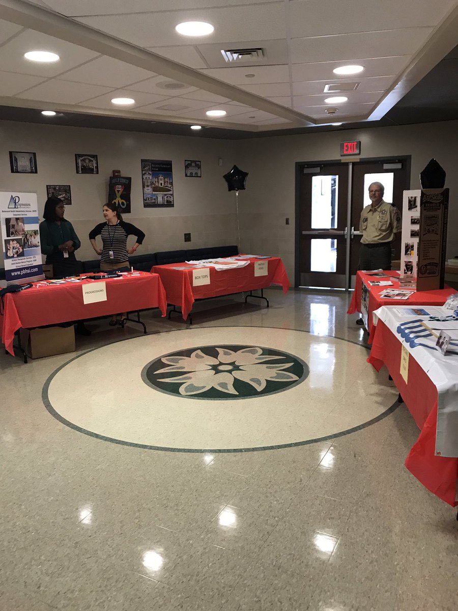 ABHRostek's tweet photo. What a great turnout for our Back to School Night! Such a positive start to a new school year! @RDGschools @jayv3rd https://t.co/th3w9QjrnV