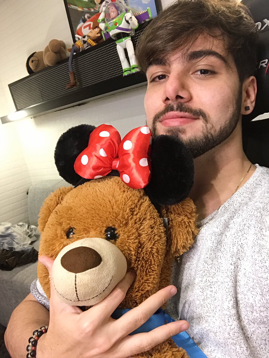 t3ddyyyyy's tweet image. o adalberto veio por vontade própria desejar boa noite pra vcs :)