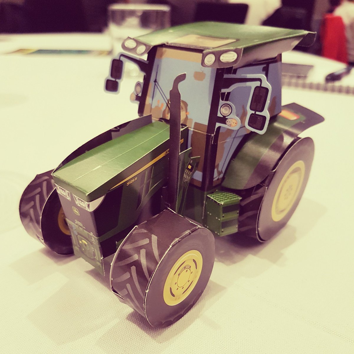 danyelhosto's tweet photo. Today's arts and crafts session courtesy of @JasonTillerNZ and Tracta at #MTTRSC17 #JohnDeere #agchatnz  #Valencia https://t.co/LAvGE2L2bU
