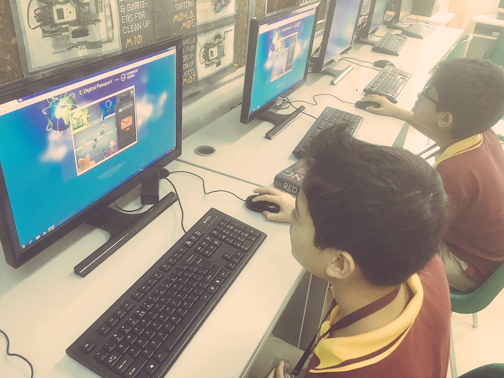 zencmartinez's tweet photo. What if students learn while playing online games? Thanks to #digitalpassport, avoid multitasking with a cellphone @ILoveCISM @cismtech https://t.co/Io7NILePS7