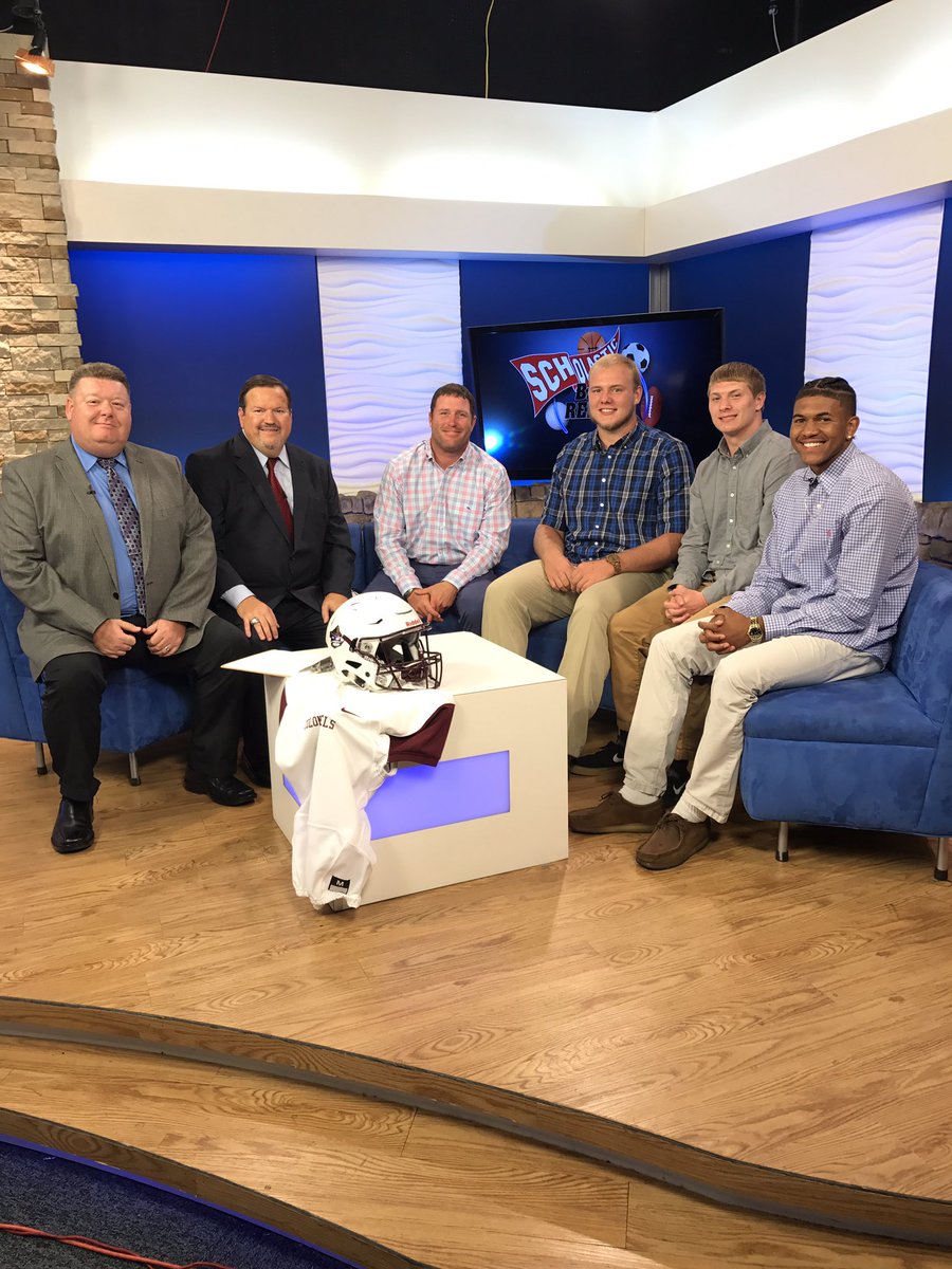Sch_BallReport's tweet photo. @Colonelsnation and the Top 10 ranked Bourbon Football team. Team of Week and helped kick off season 15. Sunday noon on @CWLexington #great https://t.co/CCEXu1Yxcd