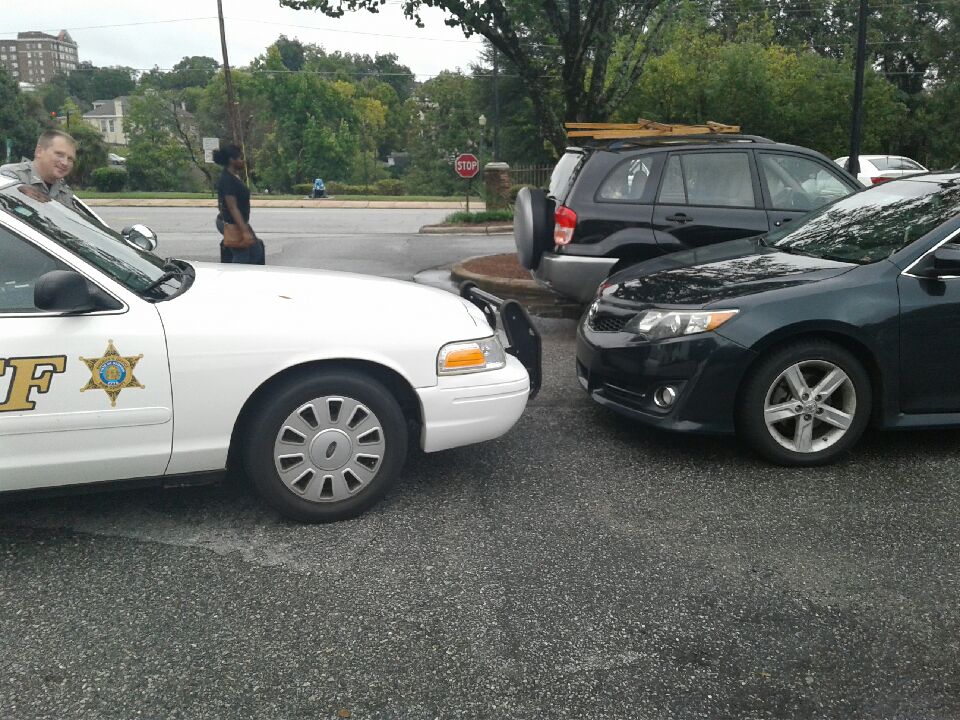 downsouthsports's tweet photo. @maconpolice always ready to help a citizen by jumping a grandmother's car off at #WashingtonLibrary in @MaconBibb https://t.co/CUtt6l2HSU