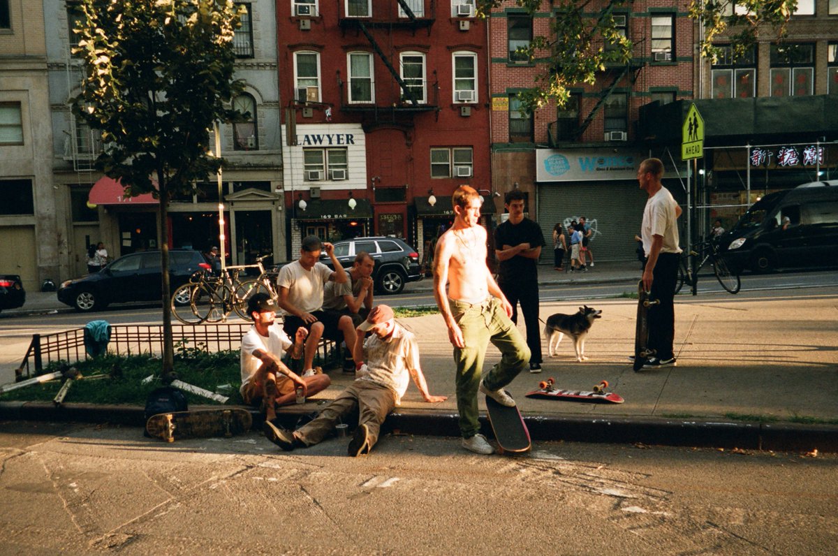 O Xrhsths Popeye Sto Twitter 今月の写真家 ピーター サザーランドの連載 日々の事 は Nyのロウアーイーストサイドで撮影した写真 90年代後半から現在まで Nyのスケーターたちのことについて語ってくれています