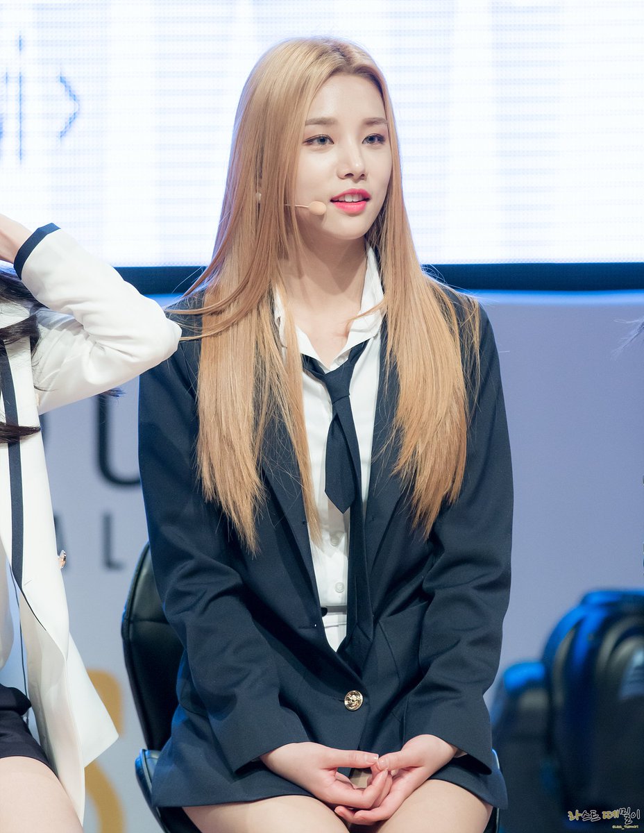 LastTae's tweet photo. 170417 - #라붐(#LABOUM) #휘휘(#HwiHwi) #쇼케이스 - #솔빈
@officialLABOUM @SOLBIN_LABOUM 

https://t.co/Es7KSsDO9l https://t.co/zOhfpKz4Pg