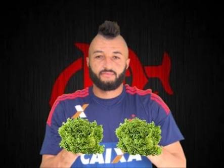 universorubroN's tweet photo. Jogo tranquilo, eis que surge.... https://t.co/s5UsT9NRiI