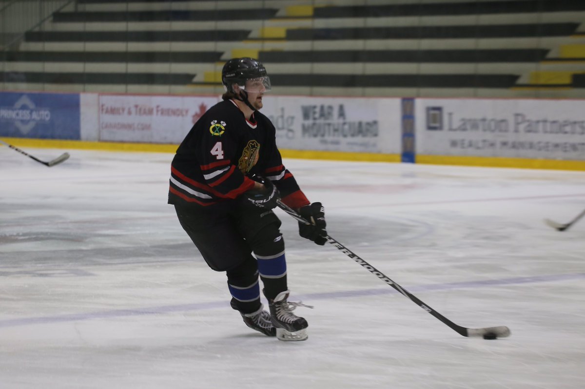 mmjhlhawks's tweet photo. The gents are skating hard! #2017tryouts @MMJHL https://t.co/B7XYGtrsik