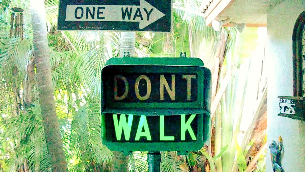 se7engroups's tweet image. Lampu lalu lintas, lama amat sih! MACET .. kata orang mau ngapain juga. Curiga. Cinta terlarang atau jalan terlarang. Why?