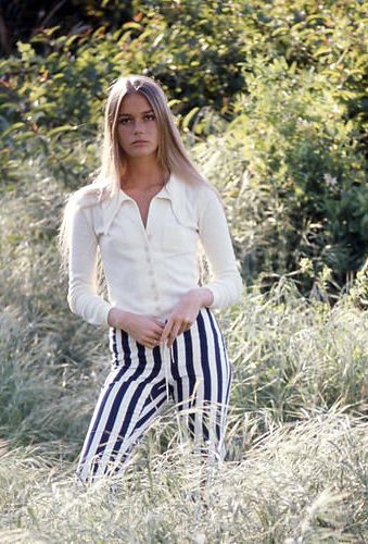 Happy birthday to Peggy Lipton, ever the Mod-est in the squad. 