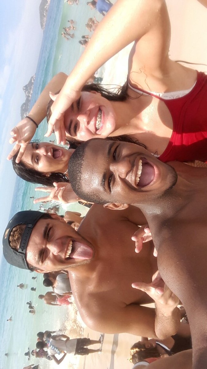 santoscaio119's tweet photo. Deixando aqui essas fotinhas desse dia do carnaval que entrou pra historia e foi o dia mais engraçado, só saudadess ❤❤ #ometro #Pré https://t.co/Wkgn80mreH