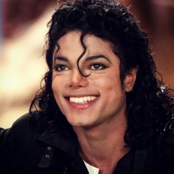 MJacksonEuropa's tweet photo. Les deseamos desde lo más profundo de nuestros corazones a nuestro #MichaelJackson un Feliz Cumpleaños! 🎉🎂🎈 https://t.co/GEVBb6w8Hj