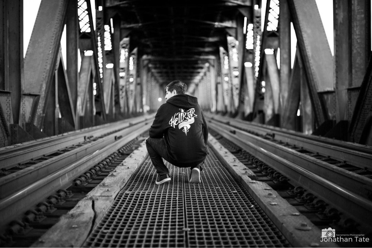 photoshoptate's tweet photo. Well back on twitter. It's been a while. #photography #hellrzzr #photo #photographer #BlackNWhite #garyvee https://t.co/m8JFKjzoZB