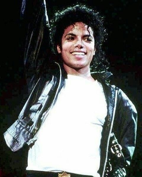 MJacksonEuropa's tweet photo. Siempre estarás en nuestros pensamiento...! Por siempre el Rey del Pop Latino #MichaelJackson 💙 https://t.co/WJ6p1V6mTU