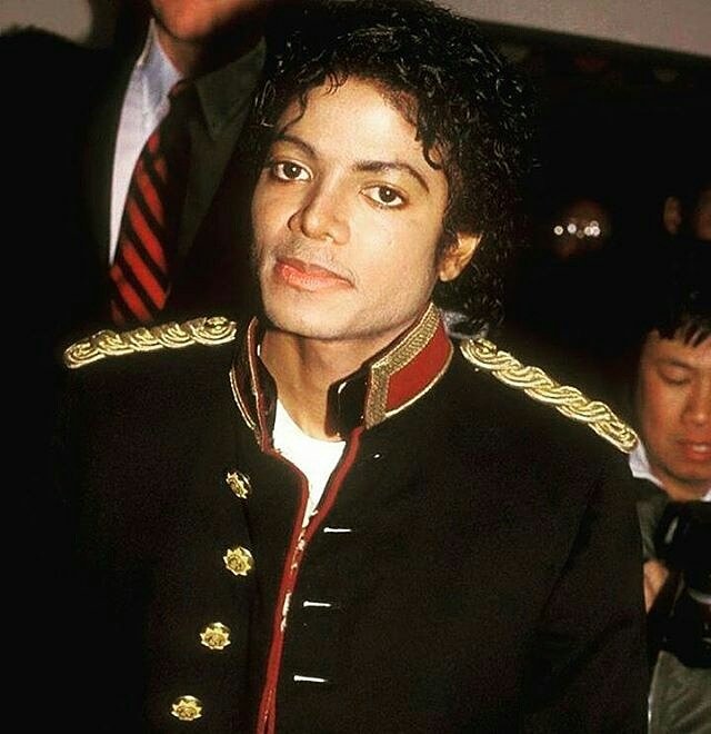 MJacksonEuropa's tweet photo. Siempre estarás en nuestros pensamiento...! Por siempre el Rey del Pop Latino #MichaelJackson 💙 https://t.co/WJ6p1V6mTU