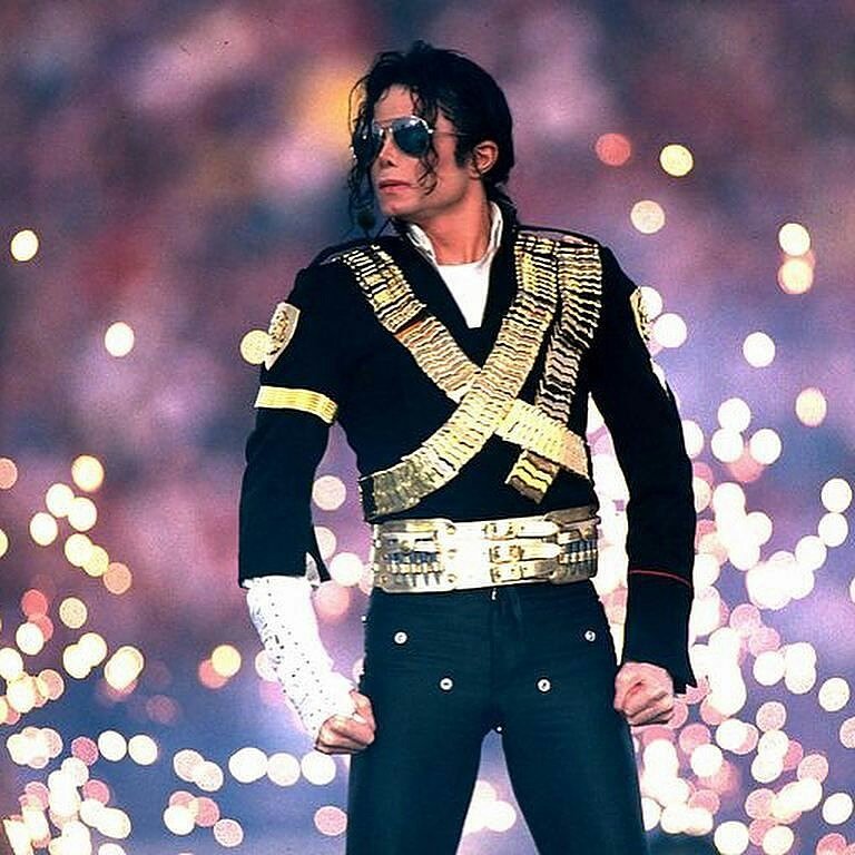 MJacksonEuropa's tweet photo. #HappyBirthday #MicharlJackson 🎉🎂🎈 https://t.co/ZEhHRFLVbe