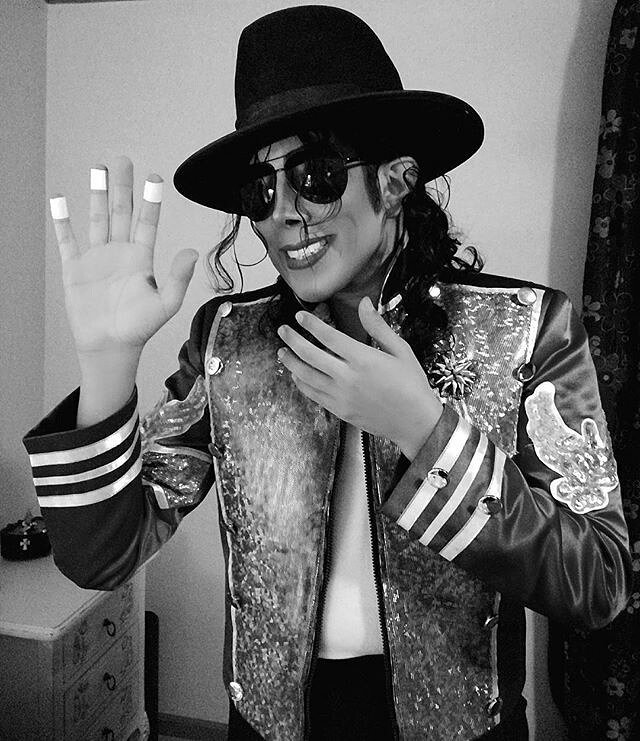 MJacksonEuropa's tweet photo. #HappyBirthday #MicharlJackson 🎉🎂🎈 https://t.co/ZEhHRFLVbe