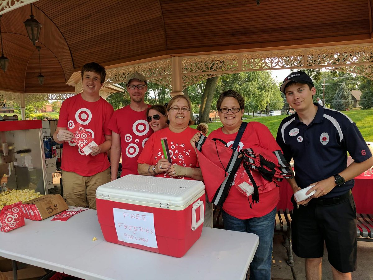 TPS_Nick's tweet photo. #LatePost had so much fun at #NightToUnite forgot to post some of our pics! Thx to all my #TargetVolunteers #TargetNNO2017   @eaberrisford https://t.co/RPtsI5EPnv