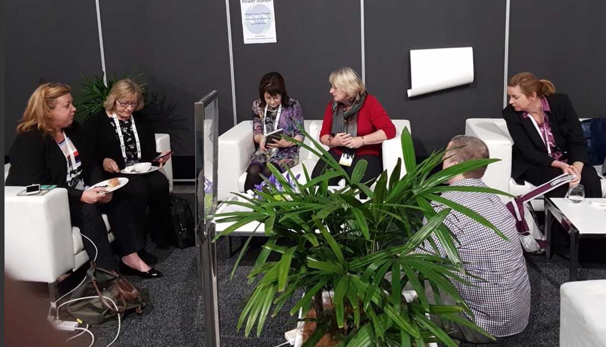 #SimCongress #ASClounge <a href="/patreaanders/">Patreaanders</a> discussing serious games in health and interested in starting a CoP - come and listen