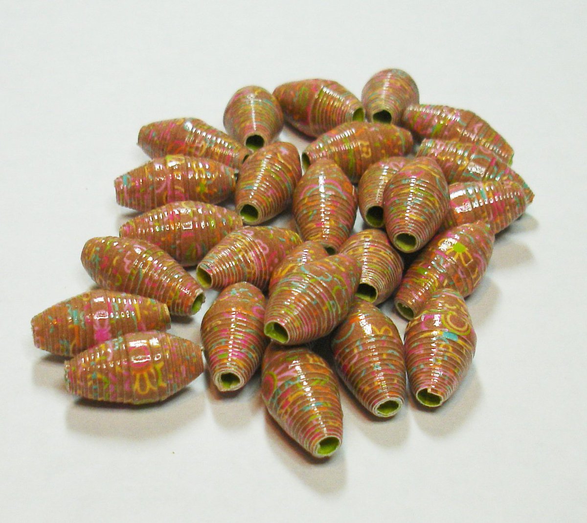 paperbeadboutiq's tweet photo. Super fun #barrel #paperbeads made with #doodlebugdesigns #scrapbookpaper!
https://t.co/vepSzs4aBa #beads #papercrafts #paperbeading https://t.co/sIkgv7Hy6m