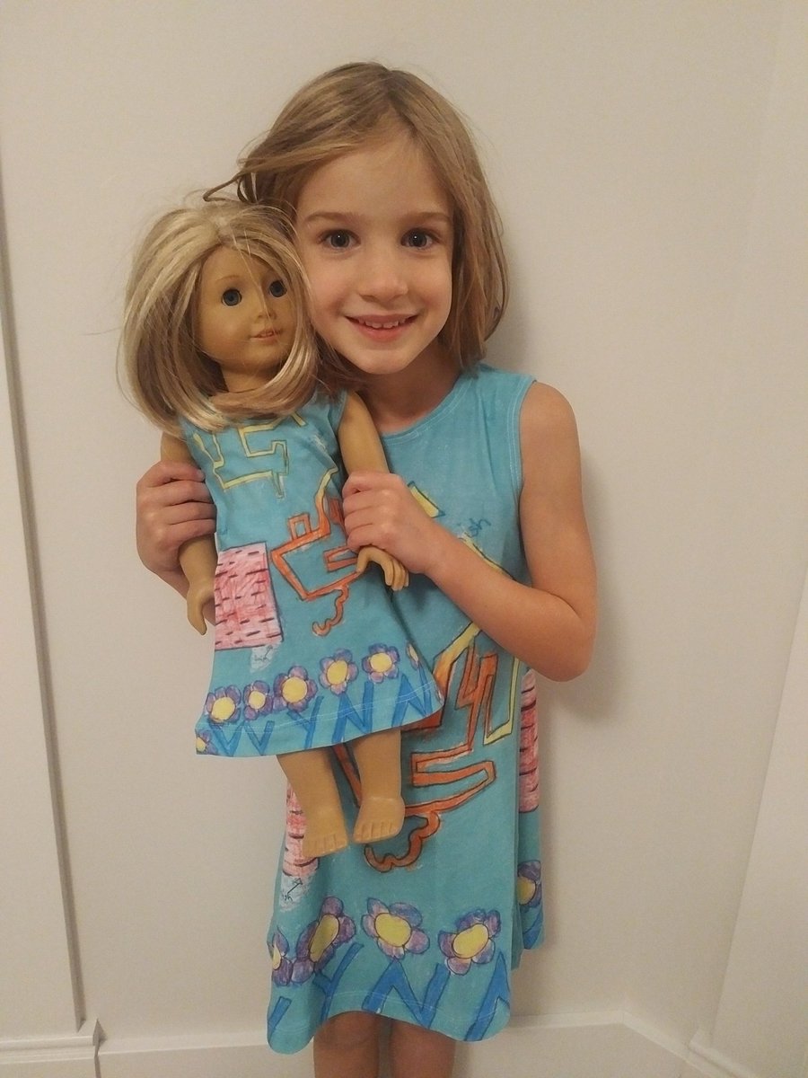 cashmobstalbert's tweet photo. @PictureThisCo Meet Wynn and her bff Kate! #mazedress #customeart #wearabledesigns https://t.co/LyI4ljIA8O