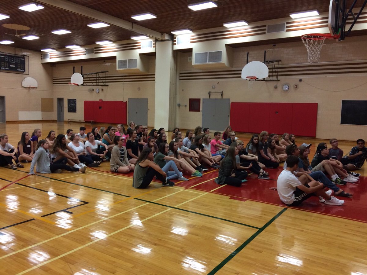 CCIwolves's tweet photo. CCI Link Crew preparing to meet and greet our incoming Class of 2021! #BeAmazingCCI https://t.co/8ZzdaHd35p