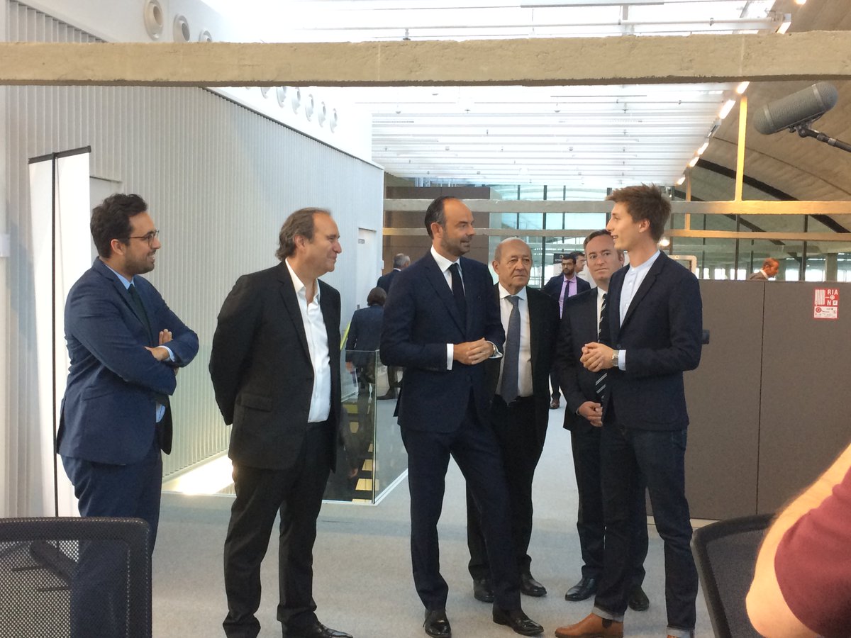 NUMAparis's tweet photo. @EPhilippePM, @JY_LeDrian, @mounir and @Xavier75 met w/ International Entrepreneurs of NUMA Scale Hub @joinstationf #ScaleHub #FrenchTech https://t.co/EKRMJUfms0