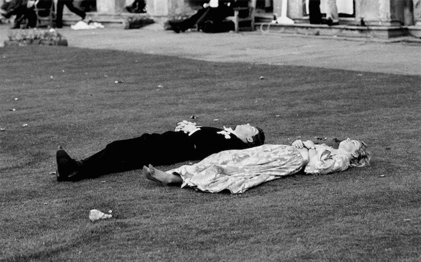 Burberry are hosting a HUGE photography exhibition on the British Way of Life owl.li/ohhV30eMSYj