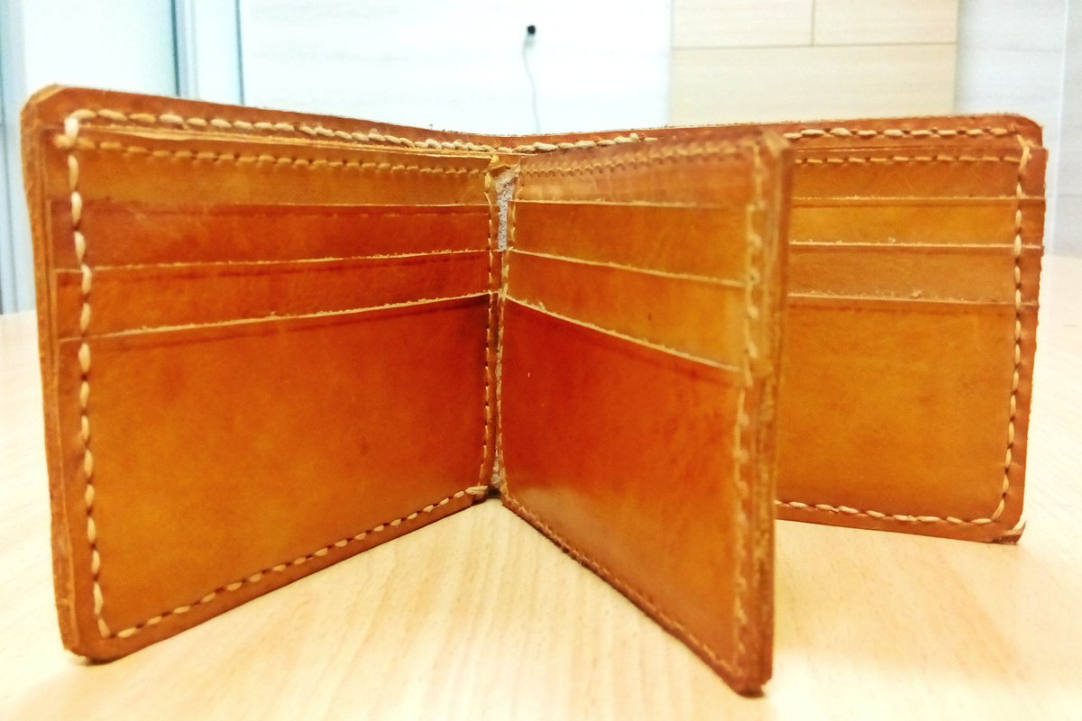 GreenLifeCo1's tweet photo. Dompet Kulit (A1) terbuat dari #KulitSapi #KualitasPremium #HandMade #HandyCraf #Bantul #Yogyakarta #HijauLestari
Harga Rp. 265.000,_ https://t.co/E5oXnq59wT