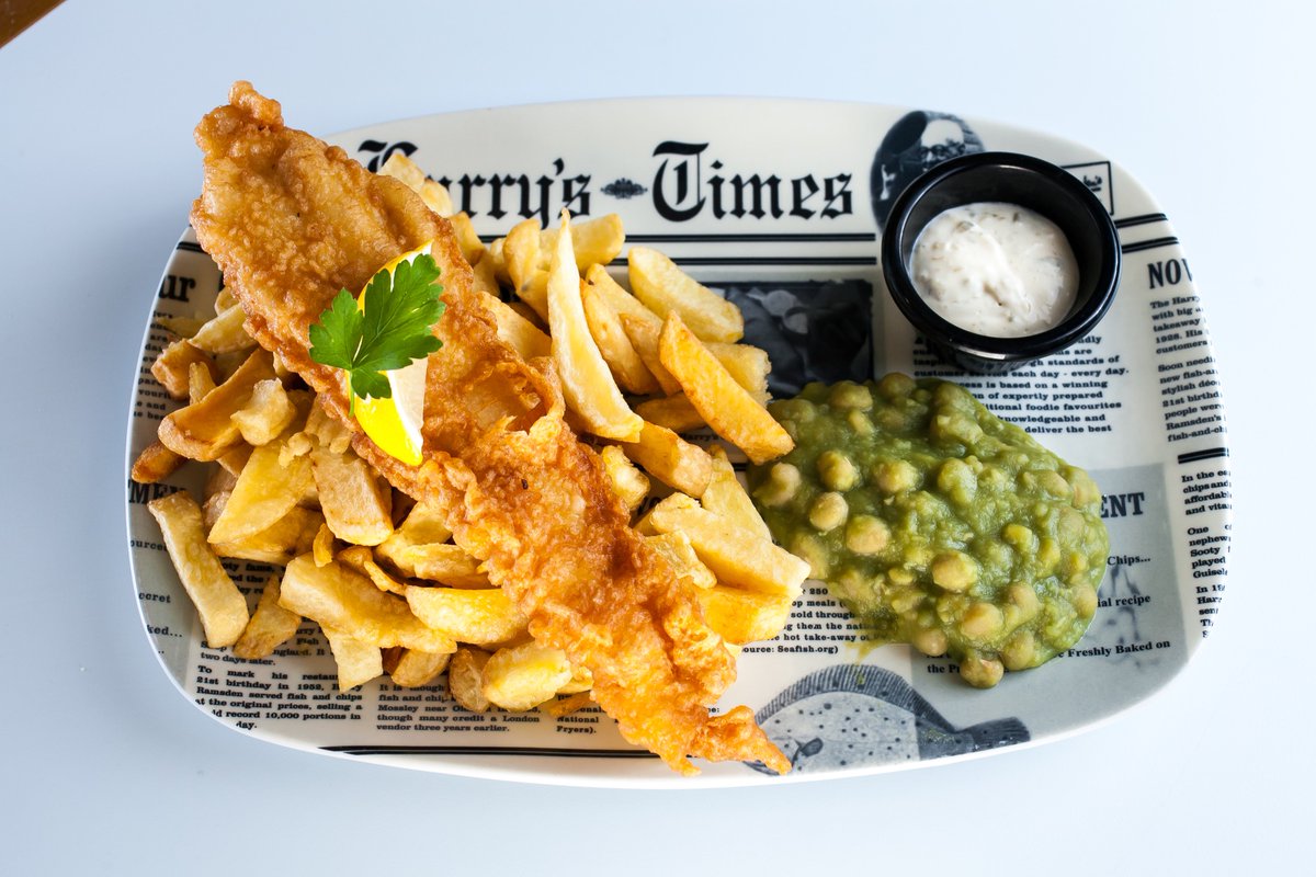 HarryRamsdensUK's tweet photo. Mushy Peas or Tartar Sauce? Which will you choose? 
#LIKE for Mushy Peas 
#RETWEET for Tartar Sauce
What makes fish &amp; chips for you Britain? https://t.co/LaEOG7vHgt