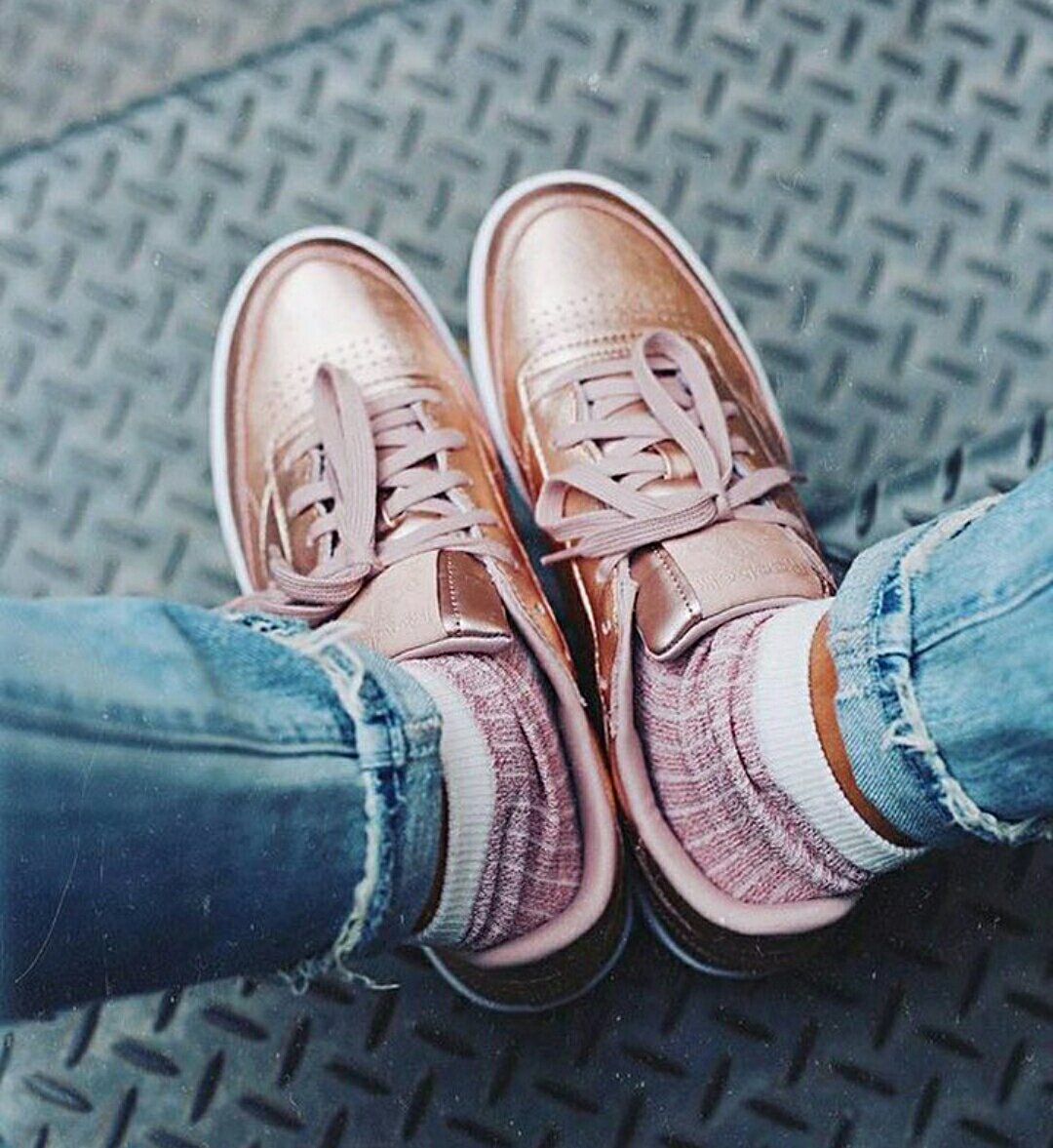 Урааа!!!Сегодня день #шопинг #шопингссестрой #готовимсяк1 
Одеваем обувь поудобнее и вперед #кновымобразам 😉👚👢👜