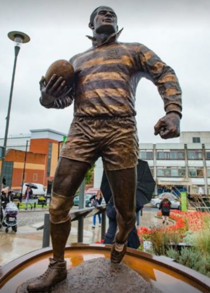 WelshCharRFC's tweet photo. A year ago this week a statue of #Rugby #Legend #BillyBoston was unveiled in #Wigan now its #Wales turn to honour Billy #WeNeedYourSupport https://t.co/kEaEfbnh3R