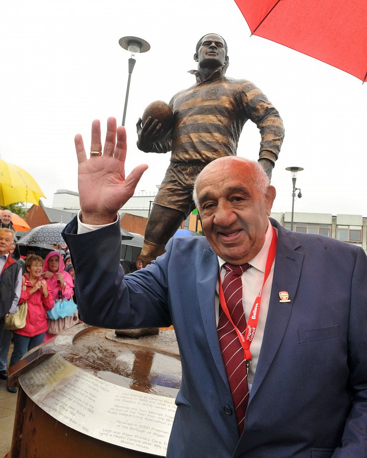 WelshCharRFC's tweet photo. A year ago this week a statue of #Rugby #Legend #BillyBoston was unveiled in #Wigan now its #Wales turn to honour Billy #WeNeedYourSupport https://t.co/kEaEfbnh3R