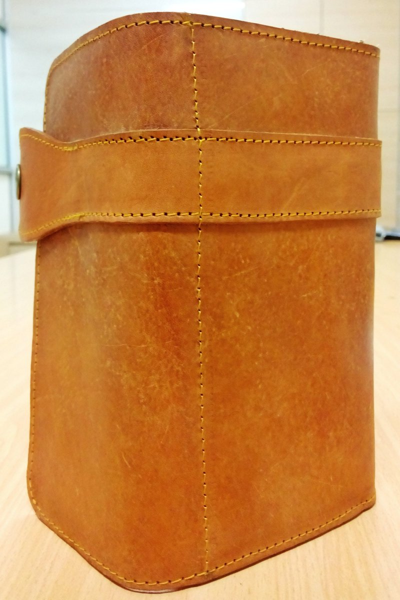 GreenLifeCo1's tweet photo. Dompet Kulit (A5) terbuat dari #KulitSapi #KualitasPremium #HandMade #HandyCraf #Bantul #Yogyakarta #HijauLestari
Harga Rp. 395.000,_ https://t.co/GfYbnJCePs