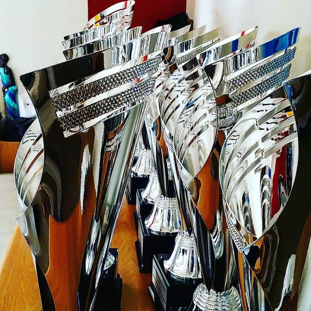 mo_crystals's tweet photo. Ready for shipping. 
#trophies #gendermainstream #womeninbusiness #crystals #custom https://t.co/18rLPgJ6Mw https://t.co/3kUYfc1caF