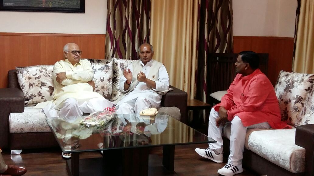 dharampalbjpmla's tweet photo. विधानसभा अध्यक्ष श्री हृदय नारायण दीक्षित जी का सर्किट हाउस बरेली में स्वागत किया और बरेली के विकास कार्यों पर चर्चा हुई।
@myogiadityanath https://t.co/rFFDAZoYrv