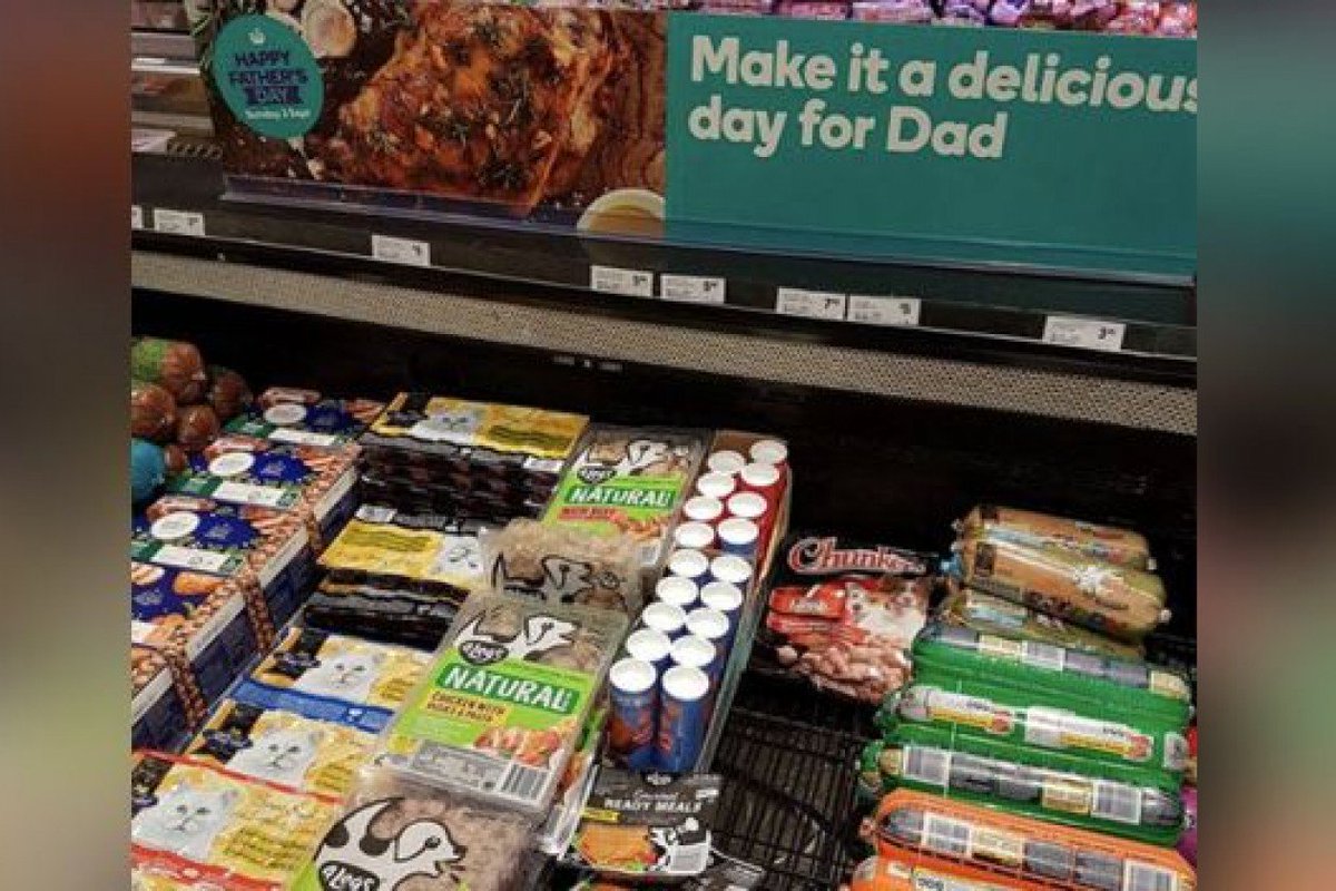 ThemAdvertising's tweet photo. #Woolworths in strife after #Advertising dog food for #FathersDay lunch #Woolies https://t.co/tgcBmvgBB2 via @bandt https://t.co/hFDtCuXTXz