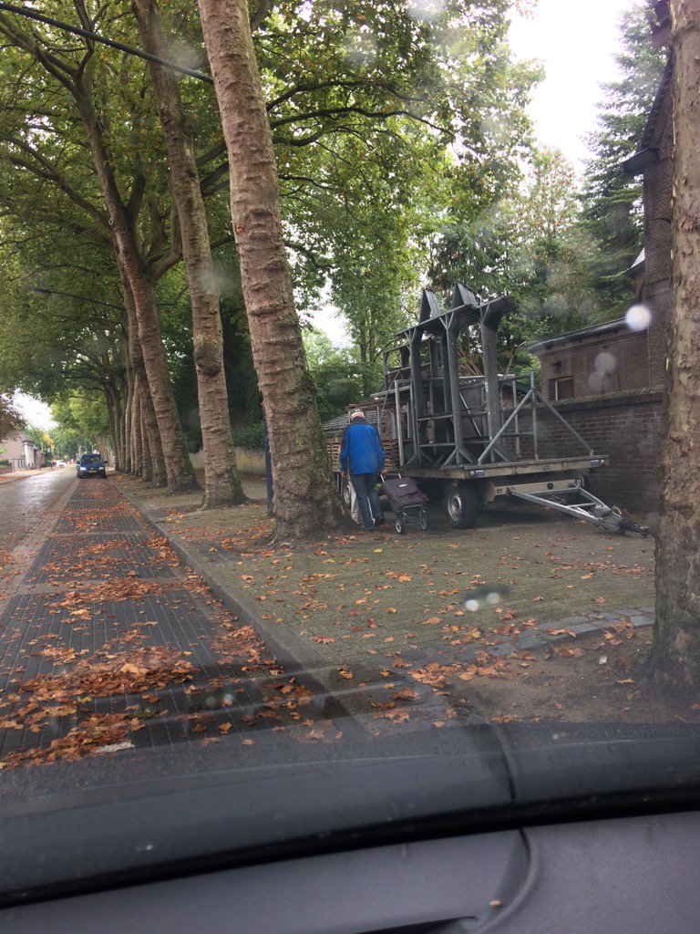 EijndenGeert's tweet photo. Voor de Valkenswaardse marktlieden is enkele tientallen meters verder een uitstekende parkeergelegenheid. https://t.co/VED2TeKI2j