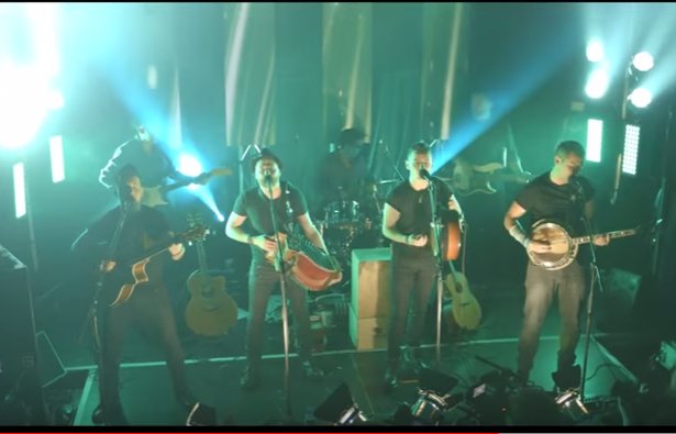 NaFiannaWorld's tweet photo. #TBT to @nafiannamusic preparing to visit Boston! AWESOME promo video here https://t.co/LOIoA0ZuZH. #RT the heck outta this one! #ComeToUSA https://t.co/LRBOpKiOWS