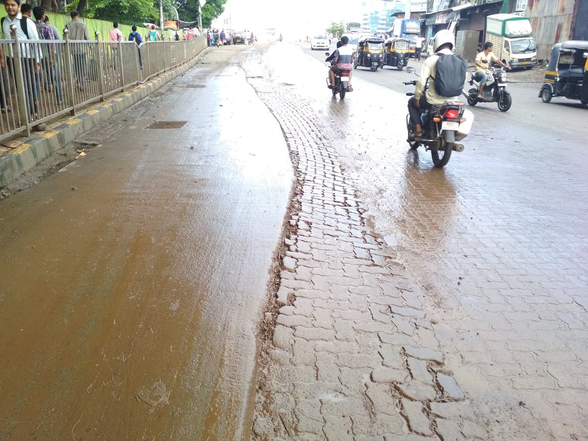 HumzaShaikh95's tweet photo. @MumbaiPolice clean up Marshalls removed temporary diversion we created. 2 more accidents since morning. huge risk for bikers. @MumbaiPolice https://t.co/TFG5yYb7FB