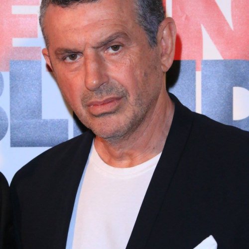 maxbenjamin92's tweet image. #Wonderland Fame Actor #IgorKomar composes, sings, plays the piano and has a clean record. Thank God for Sunglasses bit.ly/2gs3WLP