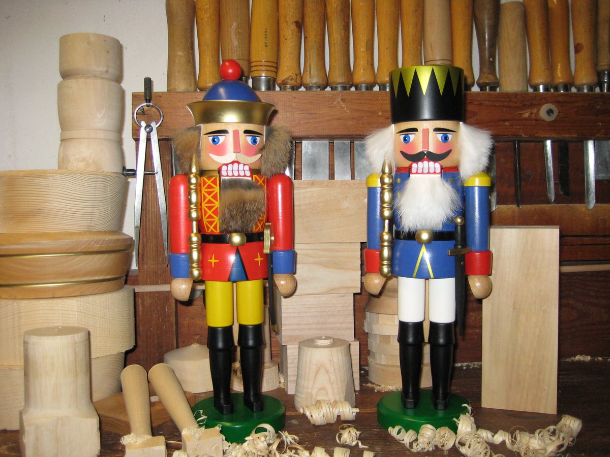 RamsteinBazaar's tweet photo. For 33 years Muggendorf Nutcrackers has provided our community with exceptional Christmas treasures! #ramsteinbazaar! https://t.co/XXhwO8tabV