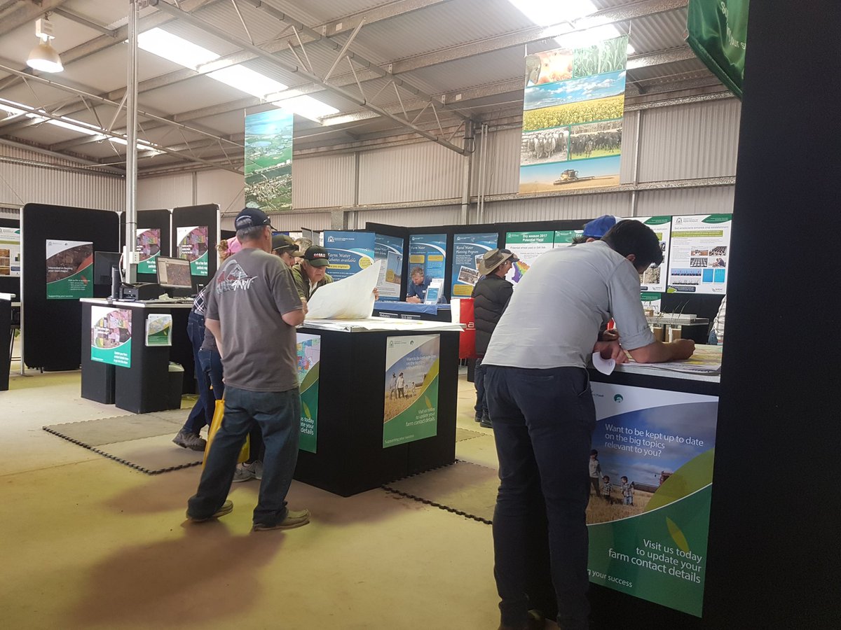 BecButch01's tweet photo. Farm mapping at the DPIRD (formerly DAFWA) shed. Proving to be a popular attraction @DAF_WA @DowerinFieldDay #gis #winafreepropertymap https://t.co/aVYb1A4LPy