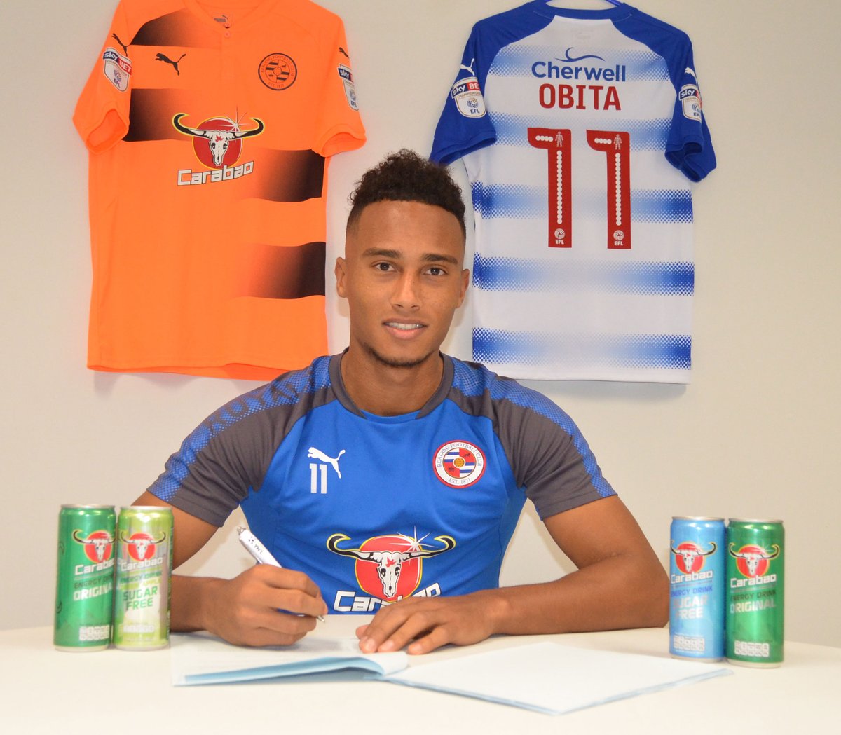 TeamMercato's tweet photo. OFFICIEL - #Reading prolonge le latéral Jordan #Obita (23) jusqu'en 2020 https://t.co/4Qs2gXMKW3