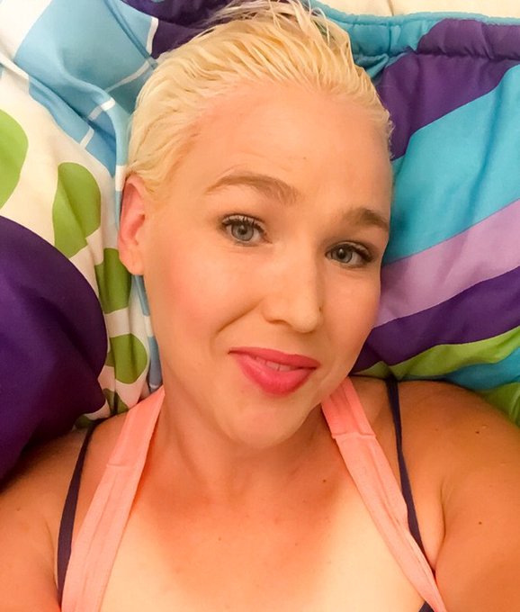 See her LIVE NOW >> https://t.co/FWfrrFoWvA  @Retweets  @PromoteRetweets  @CamPromoXXX @LewdPromoter